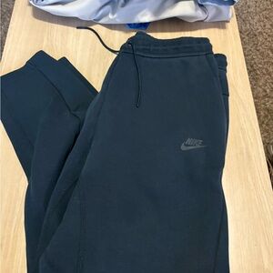 Nike Men's Dark Gray Joggers